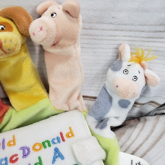 Scholastic Old MacDonald Plush Hand Puppet Board Book Farm Animals 2007 - Picture 3 of 11